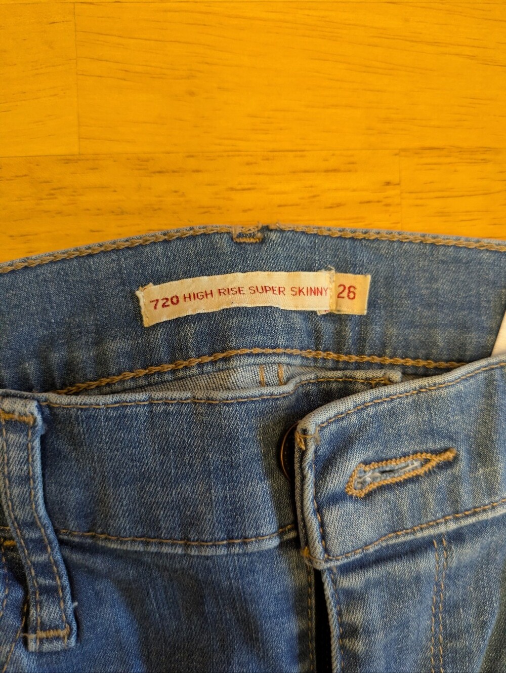Levi's 720 High Rise Super Skinny Denim in Light Blue Size 26 - Picture 2 of 8